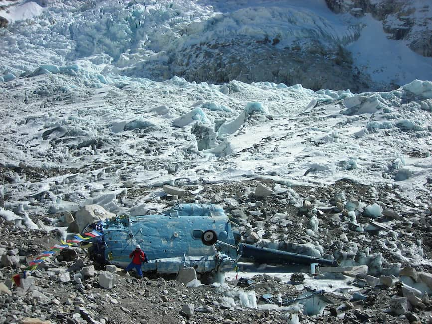 Helicopter-crashes-in-Nepal